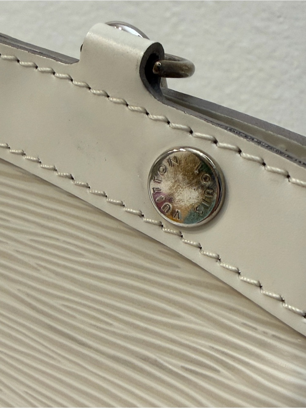 Louise Vuitton Epi Leather Soufflot MM Tote - Ivory / Off White - Picture 4 of 11